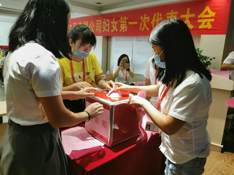 ϲѶ㶫ѸŮϻʽ (2)