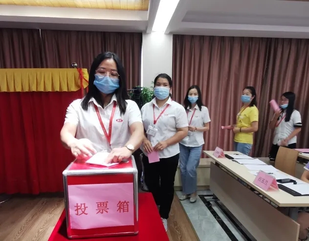 ϲѶ㶫ѸŮϻʽ (3)